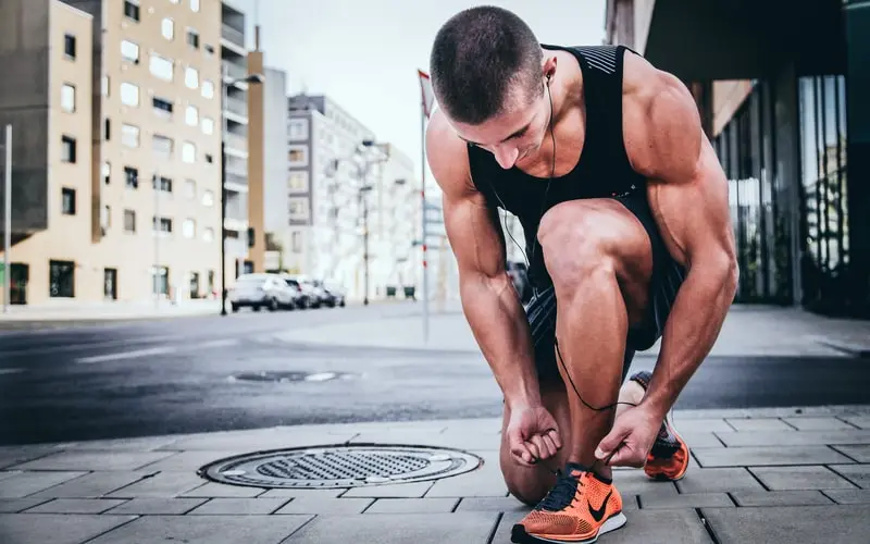 Endurance athlete preparing for a run, representing influencer marketing campaigns in the sports and fitness industry